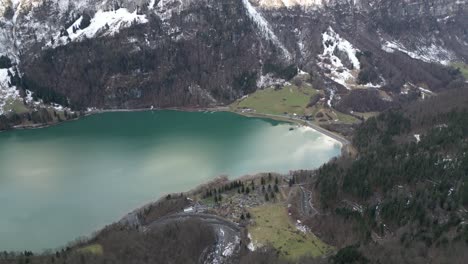 Klöntalersee-Suiza-Lago-Irreal-Color-En-El-Valle-De-Los-Alpes