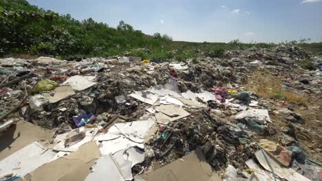 contaminación basura esparcida nocivo ambiente natural calentamiento global