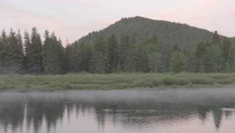 Pan-A-Lo-Largo-Del-Río-Snake-Hasta-Las-Montañas-En-El-Oeste-De-Wyoming-Antes-Del-Amanecer