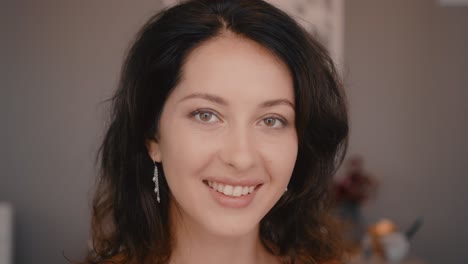 retrato de una mujer sonriente