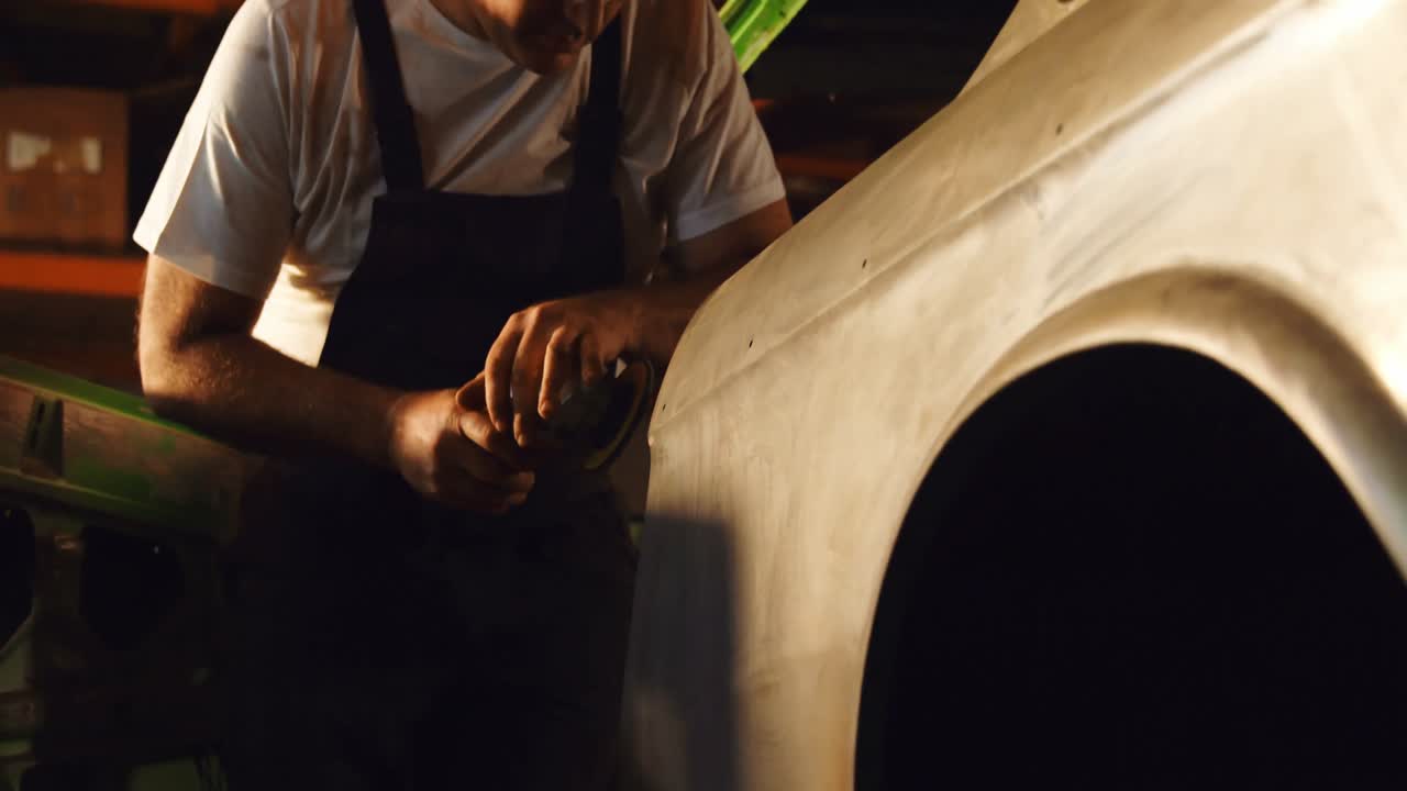 밀더 머신 을 사용하는 남성 기계가 4k