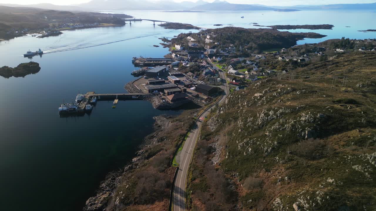 kyle of lochalsh scottish highlands con ferry y tráfico y skye bridge
