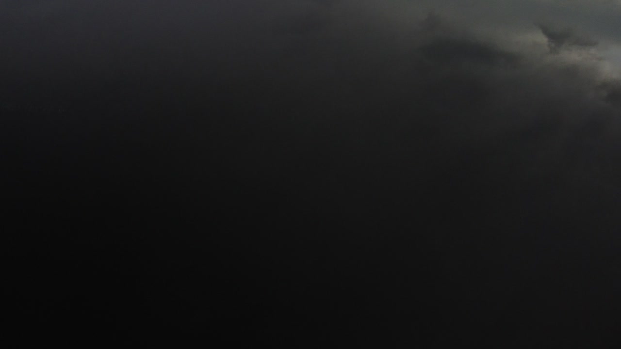 일출 황금 시간 동안 반사와 아이슬란드에서 얼어붙은 호수