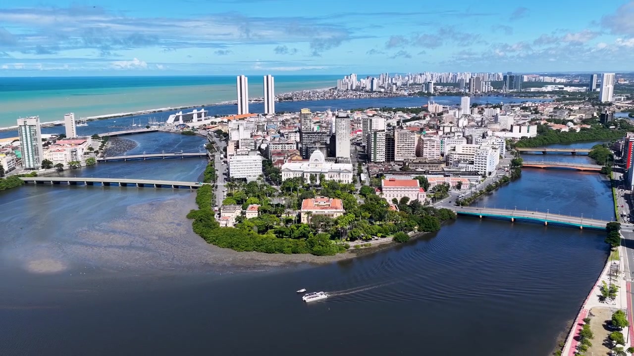 Escena ribereña en Recife, Pernambuco, Brasil. Hermoso paisaje urbano. Distrito céntrico. Paisaje ribereño. Escena ribereña en Recife, Pernambuco, Brasil, noreste. Vista aérea de un paisaje tranquilo.