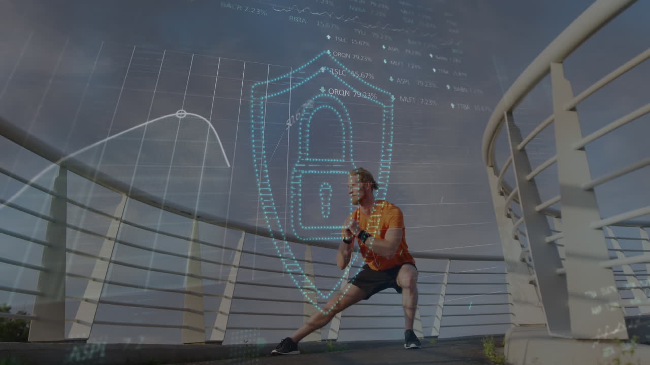 animación de candado y procesamiento de datos sobre el hombre caucásico que se extiende en la ciudad