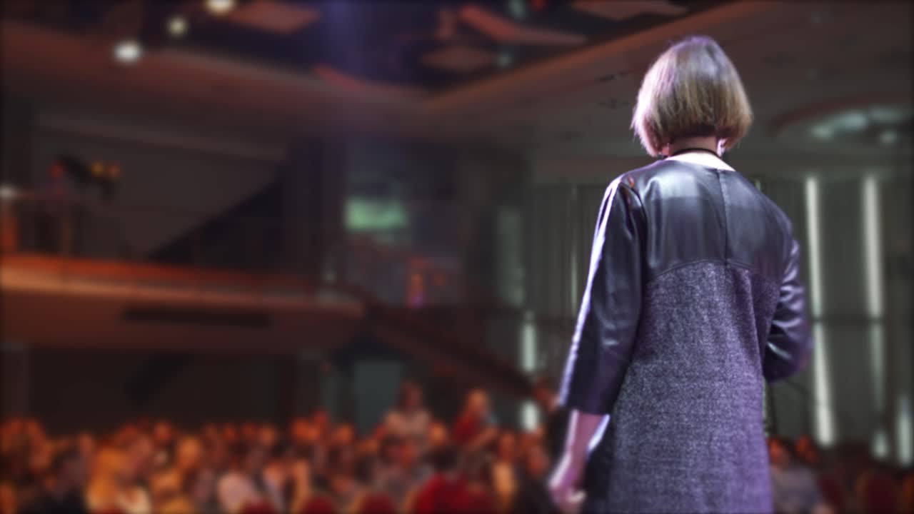 orador en una conferencia