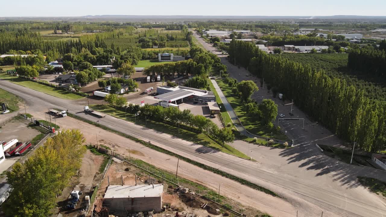 vista aérea sobre la autopista del campo en argentina
