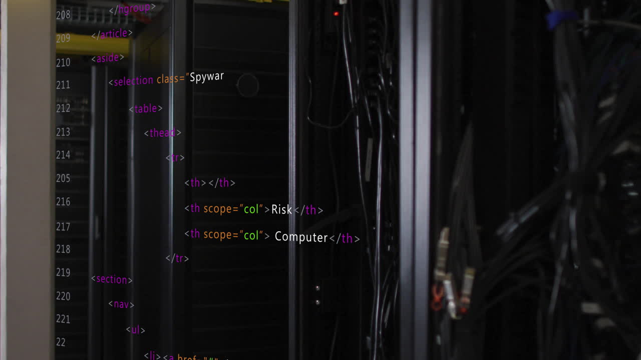 анимация html-кода над серверными стойками в центре обработки данных