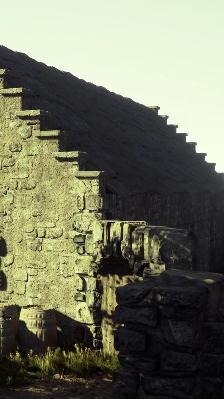Antico edificio in pietra con scalinata che porta al tetto in campagna.