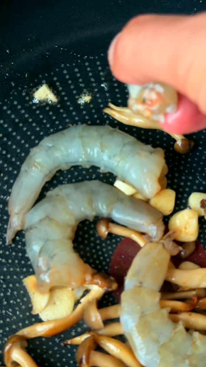 Cooking Shrimp with Mushrooms and Garlic