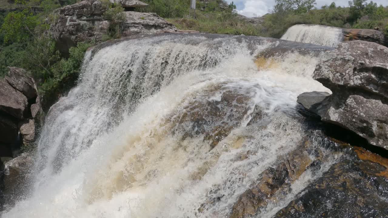 cascadas en el río são jorge, parque nacional campos gerais, brasil