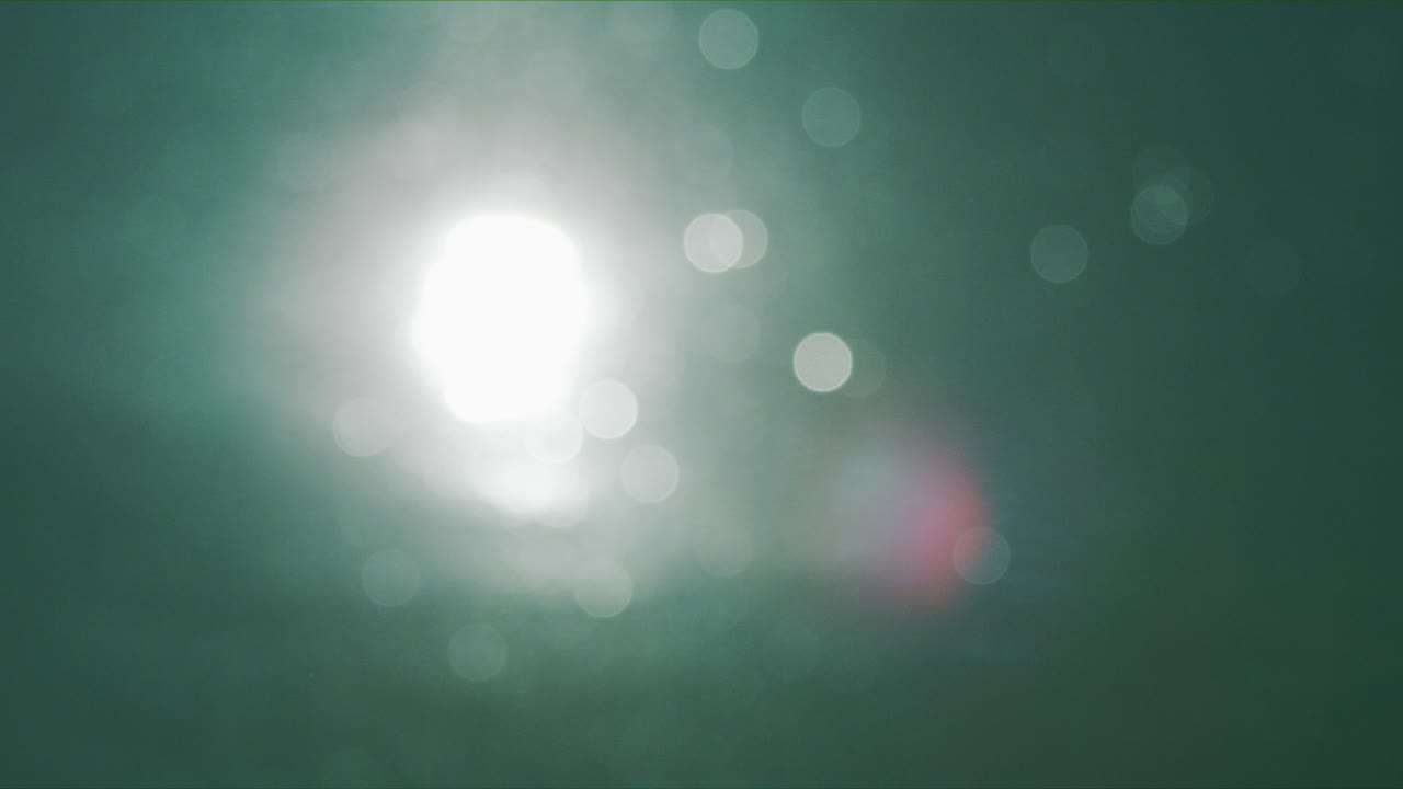 물에 반사되는 태양의 반사