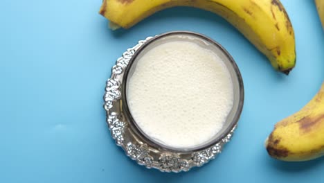banana smoothie in a glass bowl