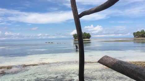 día soleado en raja tiga biak