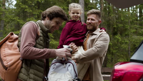 Family-getting-ready-to-travel-on-big-car