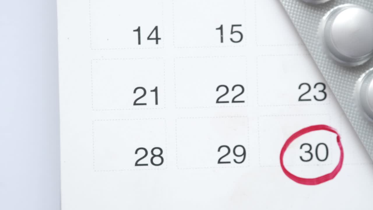 calendario con la fecha y las pastillas resaltadas