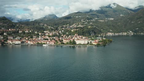 Aérea:-Hermosa-Y-Pintoresca-Ciudad-De-Menaggio-En-El-Lago-De-Como