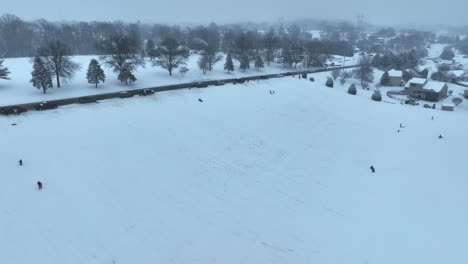 Seesing-kids-on-snowy-hill-in-winter-Season