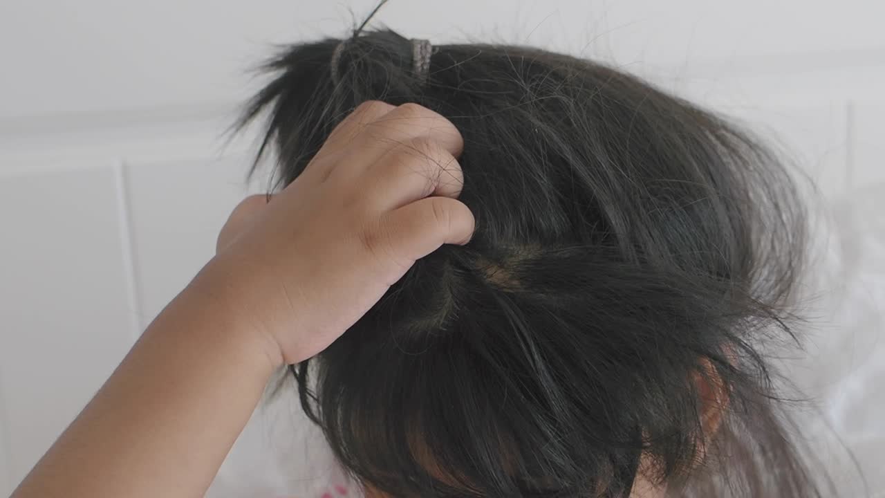 머리를 는 아이