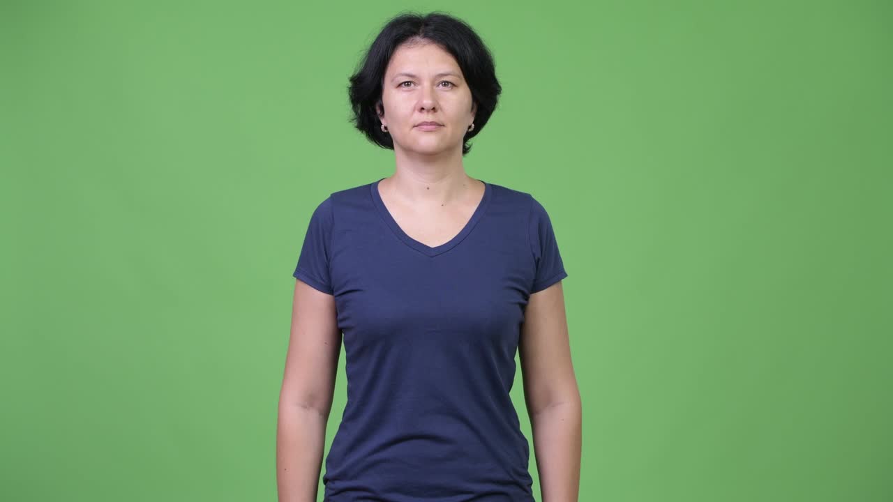 짧은 머리카락을 가진 아름다운 여자