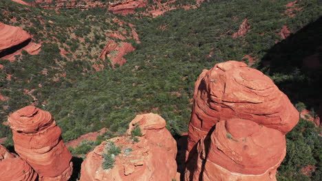 tres hermanas, formaciones rocosas de arenisca roja, sedona, arizona, ee.uu.