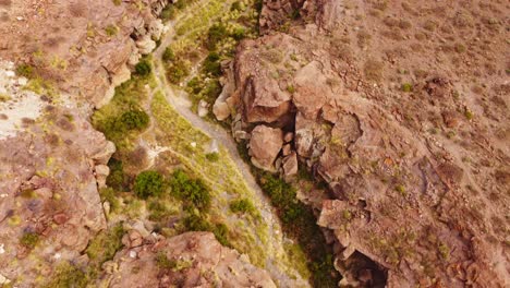 la belleza oculta del arco de tajao: una vista de pájaro de los tesoros costeros de tenerife