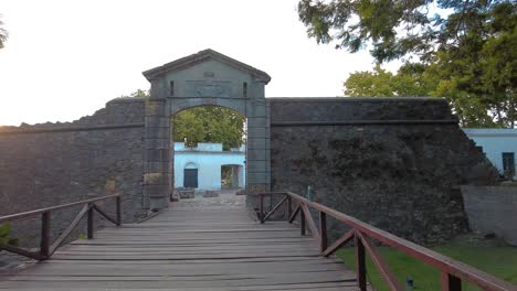 Beautiful-shot-of-the-entry-of-Colonial-del-Sacramento-in-Uruguay-a-mix-of-history-and-tranquility