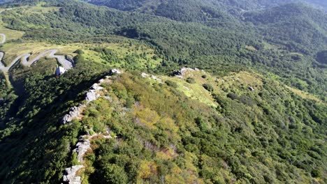 slow-aerial-rocky-ridge-atop-snake-mountain-nc,-north-carolina-near-boone-and-blowing-rock-north-carolina