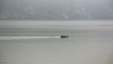 Fischer-Mit-Motorboot