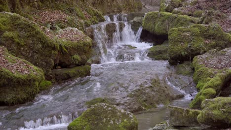 Garganta-En-Solothurn-Con-Hermosas-Cascadas