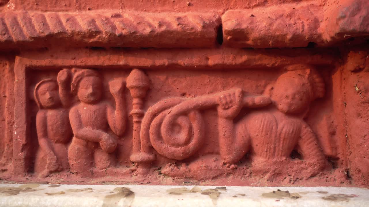 The red brick architecture is evident on the outer walls of this temple which the social system, culture and civilization of that time blossomed.Currently, the paintings are almost destroyed.