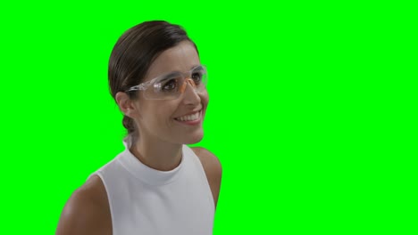 Mujer-De-Negocios-Usando-Gafas-Futuristas-Mientras-Usa-Pantalla-Digital