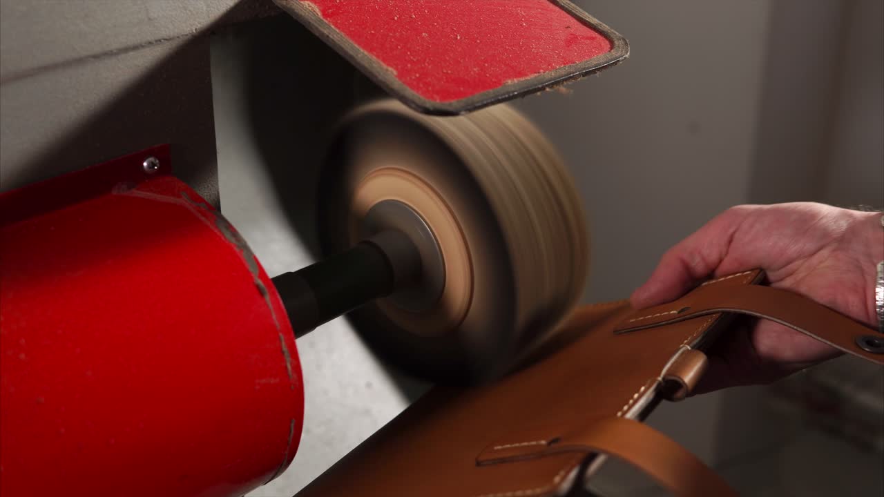 Leather Wallet Polishing with Machine