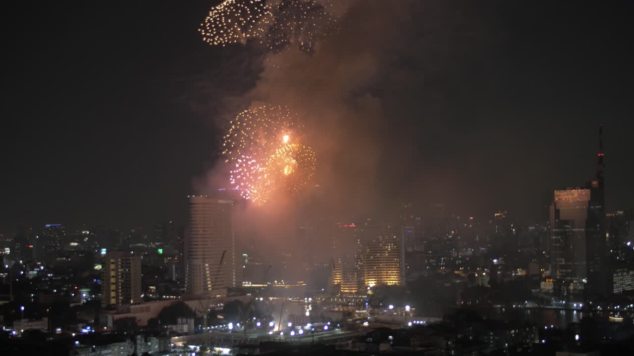 fuegos artificiales en bangkok, tailandia