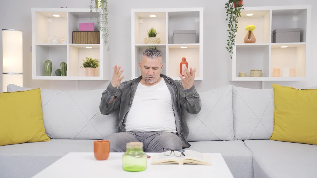 ⁇ 은이가 무능하다고 느끼면 화가 난다.