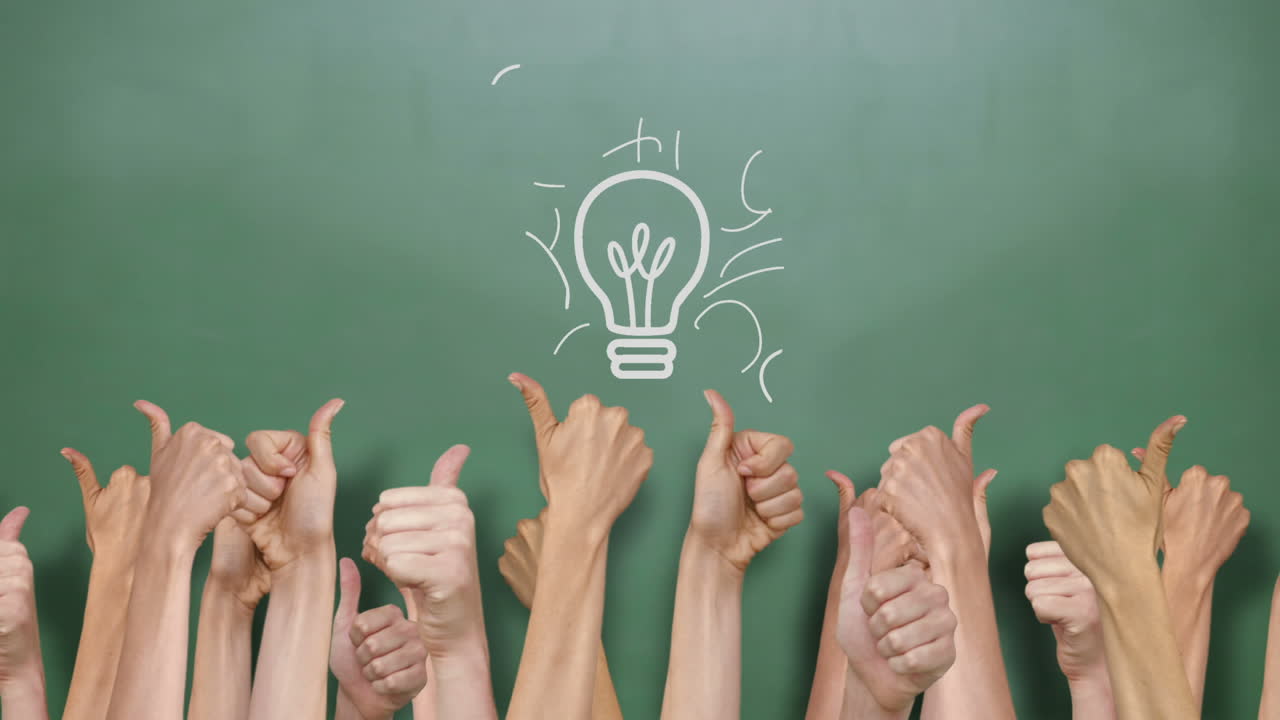 bombilla con muchos pulgares hacia arriba