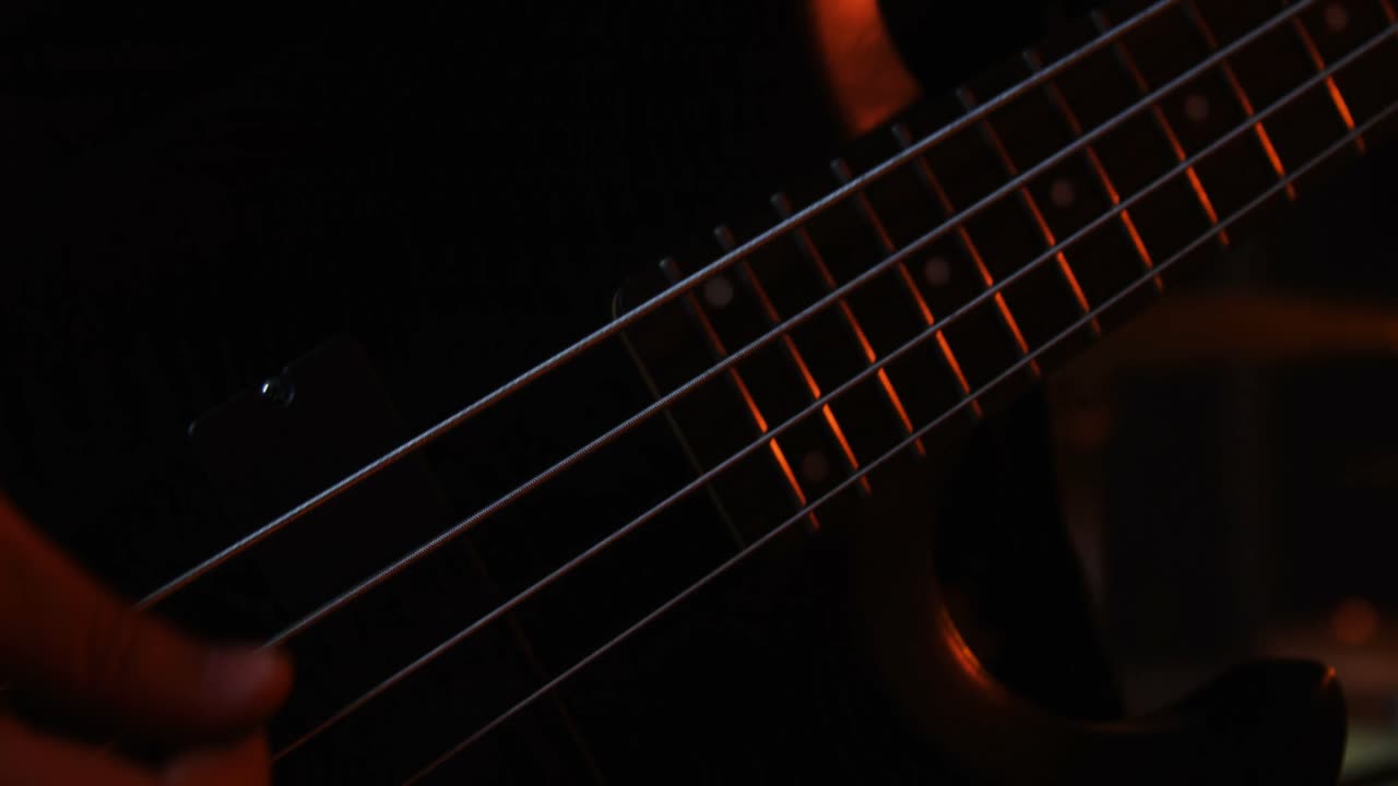 banda tocando en el estudio