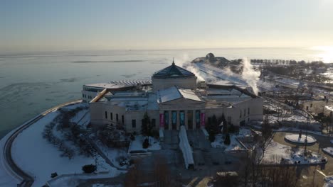 Schuppen-Aquarium-An-Einem-Kalten-Wintermorgen