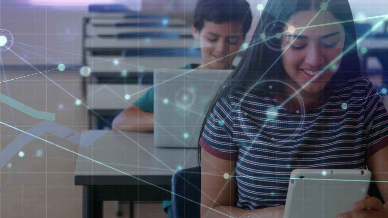 animación de redes de conexiones a través de mujeres de negocios que utilizan computadora portátil