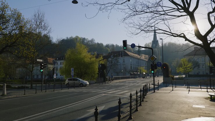 Straßenansicht von Ljubljana, Slowenien an einem sonnigen Frühlingstag