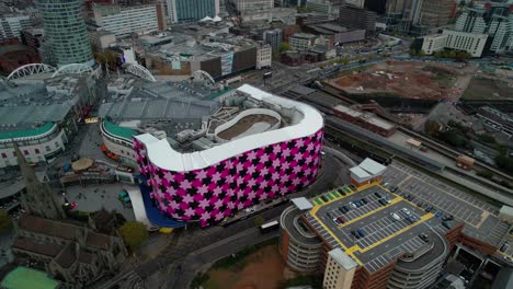 Edificio-Selfridges-En-El-Centro-Comercial-Bull-Ring-En-Birmingham,-Inglaterra---Antena