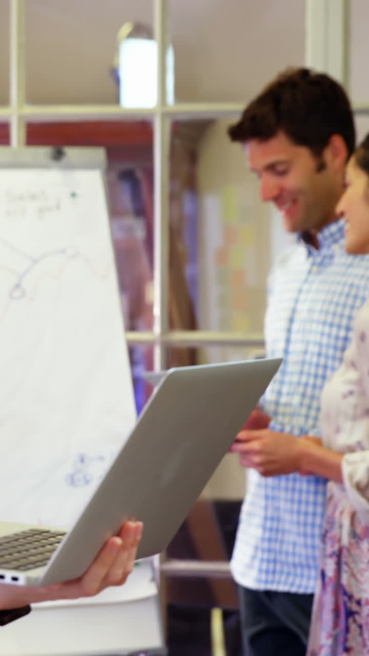 grupo de ejecutivos de negocios que trabajan