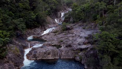 antena sobre piscina agujero en clamshell falls en mojones