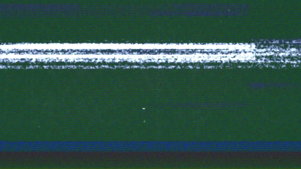 Animazione di interfaccia digitale su schermo con linee e glitch