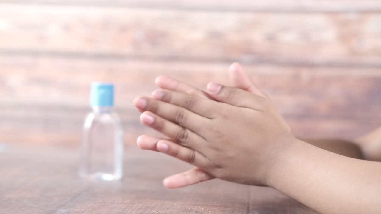 手洗い剤を塗る