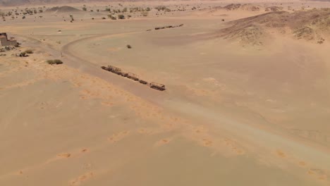 viejos restos abandonados de trenes de hejaz de la era otomana en el desierto de arabia saudita cerca de medina