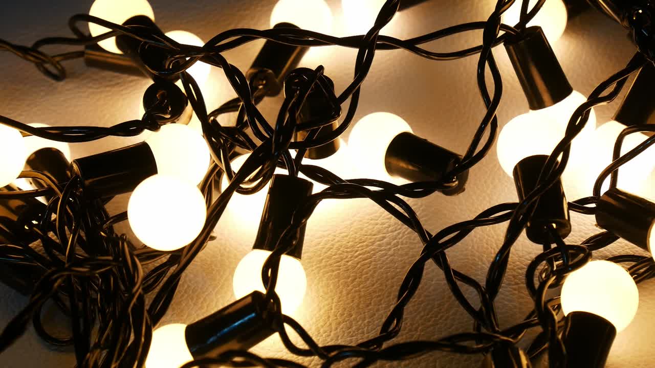 따뜻한 톤 개념의 조명.