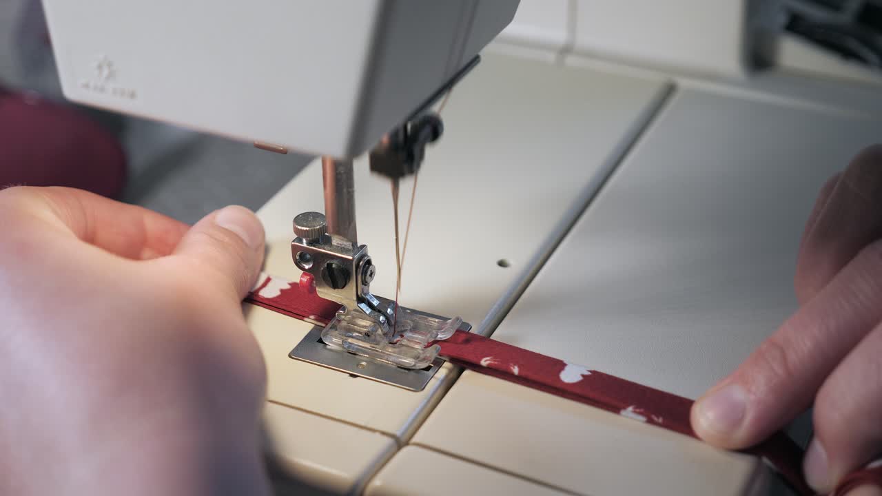 코로나 시대의 크리스마스 수제 마스크