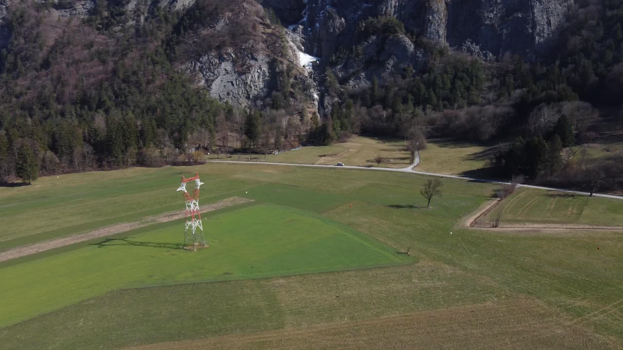 고산 환경에서 전력선과 타워의 공중 선회