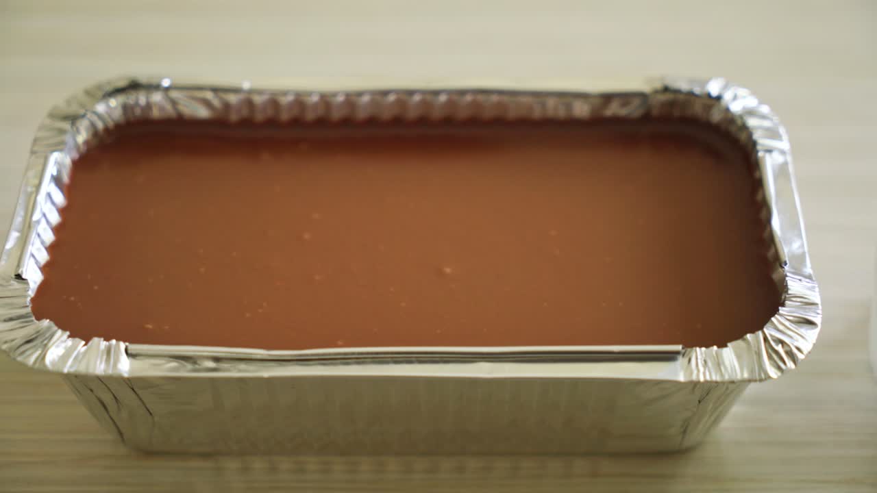 부드러운 가나슈가 들어간 초콜릿 케이크 또는 초콜릿 퍼지 케이크